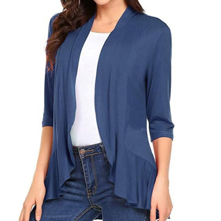 Kvinnelig Fashionable Cardigan med Asymmetrisk Snitt og Smigrende Detaljer Skjora