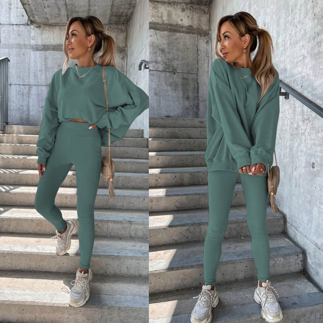 Damesporty fritidssett med casual oversized genser og tettsittende tights Skjora