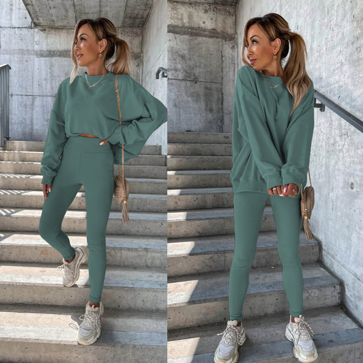 Damesporty fritidssett med casual oversized genser og tettsittende tights Skjora