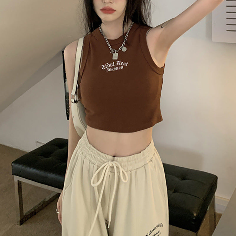 Kvinne Crop Top med Høy Krage og Diskret Logo Skjora