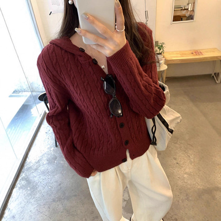 Kvinnenes strikkede cardigan med hette og kabeldesign Skjora