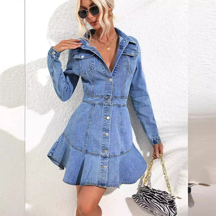 Dame Jeanskjole i moderne denim-stil med svingende kant og figurvennlig silhuett Skjora