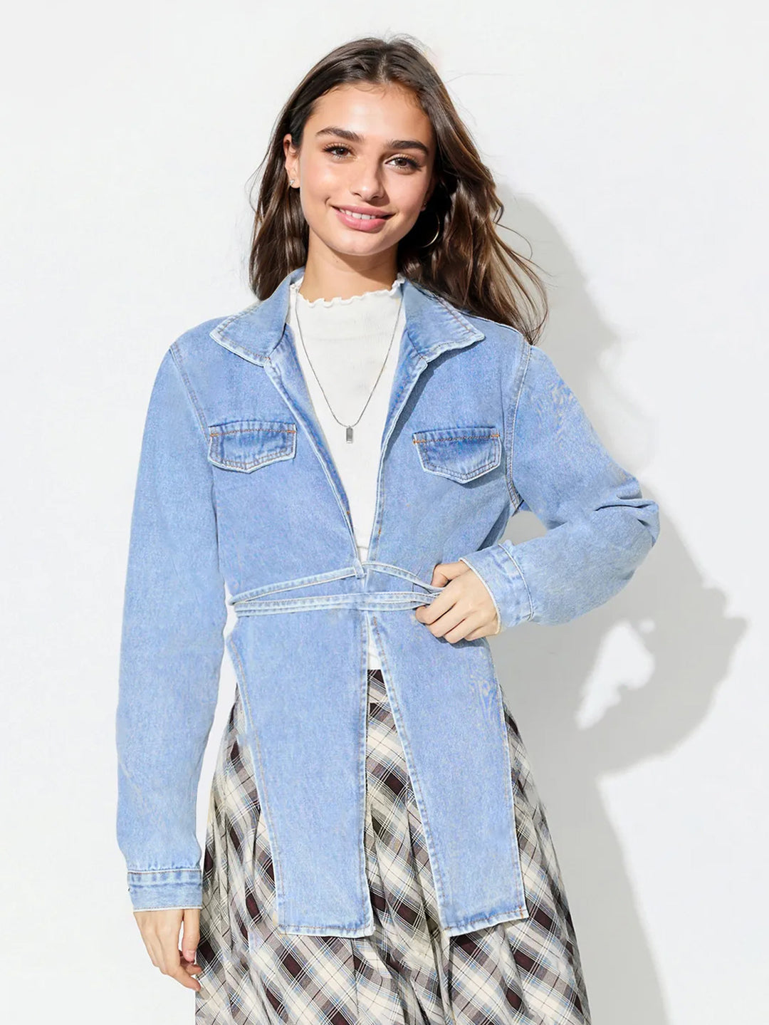 Dames Jeansjakke i moderne oversized stil med forkortet snitt og praktiske lommer Skjora