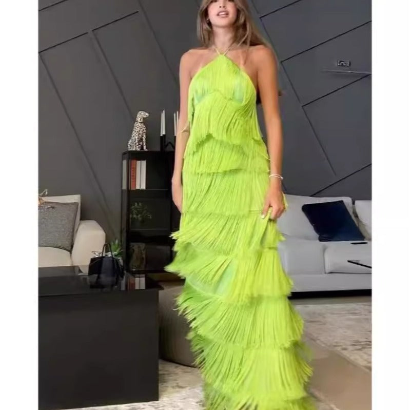 Kvinne Lang Frynse Maxi Kjole med Justerbare Stropper og Elegant Draperingsdesign
