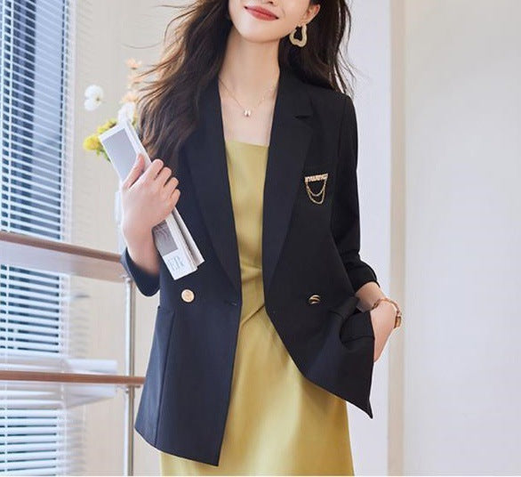 Damer moteriktig blazer med elegante knappedetaljer Skjora