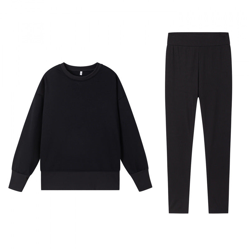 Komfortabelt treningstøy for kvinner med romslig genser og tettsittende leggings Skjora