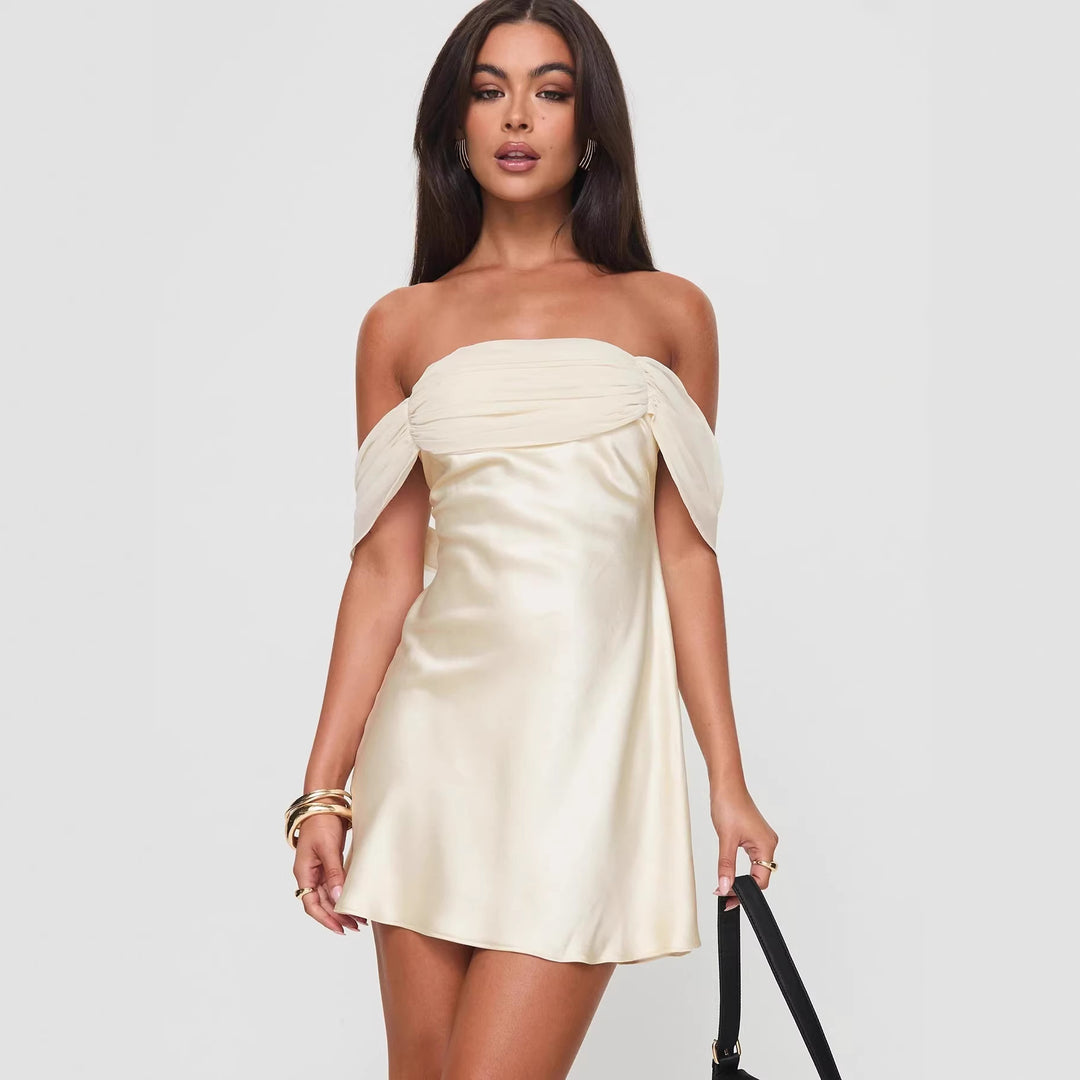 Dame Off-Shoulder Kjole med elegant satinfinish og flytende snitt Skjora