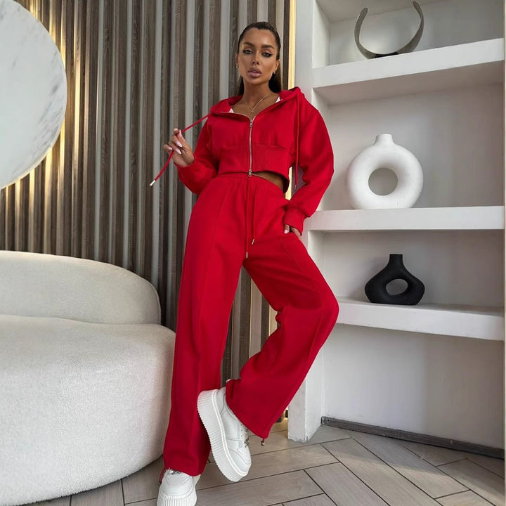 Dame sportiv loungewear-outfit med hette og vid benåpning Skjora
