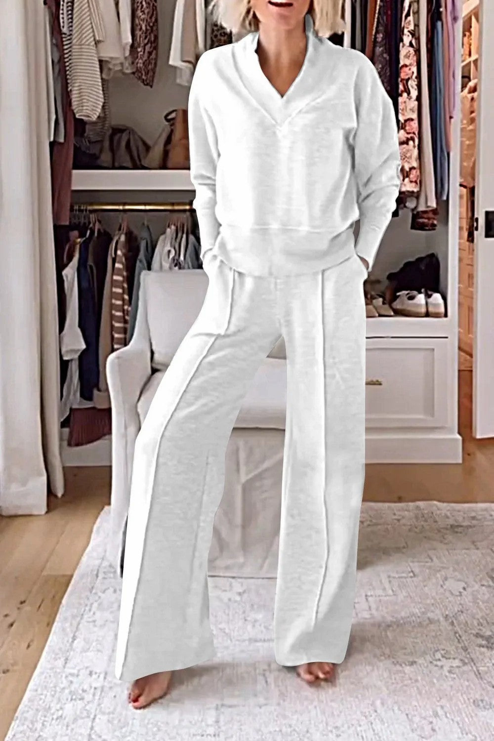 Kvinnenes komfortable loungewear-sett med V-hals og løs passform Skjora