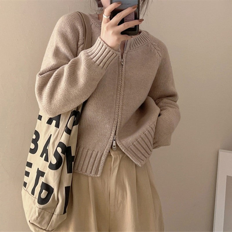 Kvinnes Cozy Cardigan med glidelås og bred ribbestrikket kant Skjora