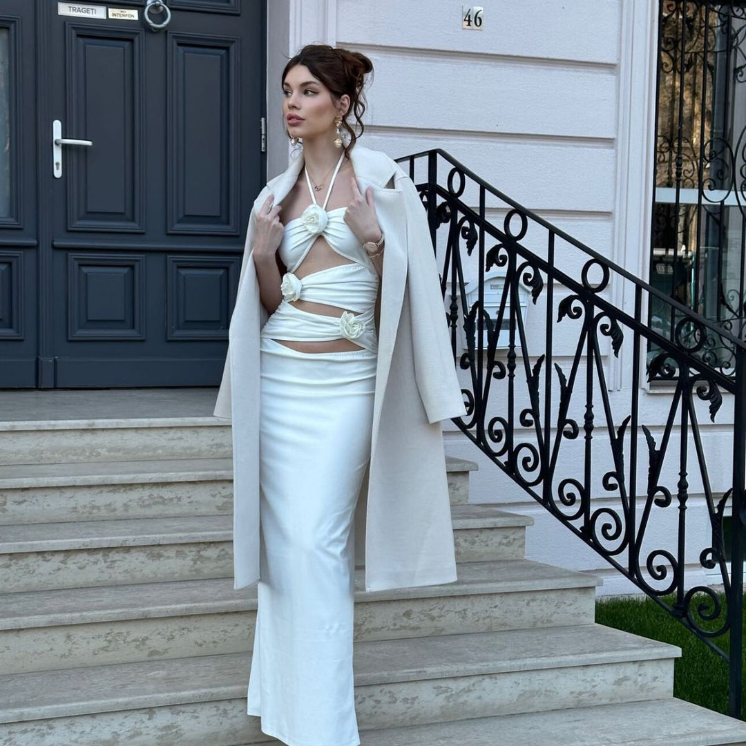 Damer Elegant Maxikjole med raffinerte draperte detaljer og blomsterakent Skjora