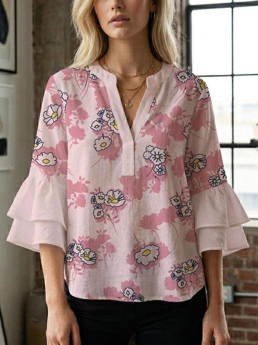 Damebluse med vakker blomstermønster Skjora