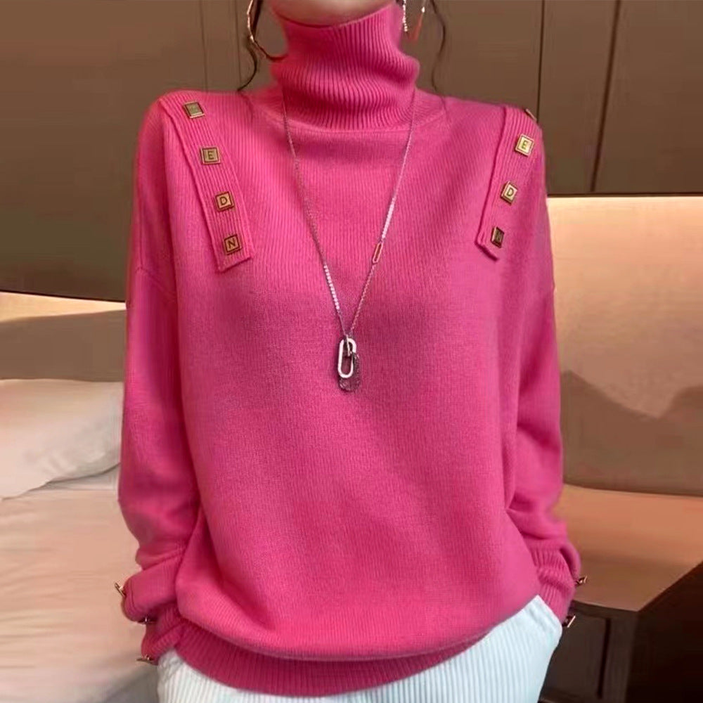 Dames fashionable turtleneck genser med dekorative knappe detaljer Skjora