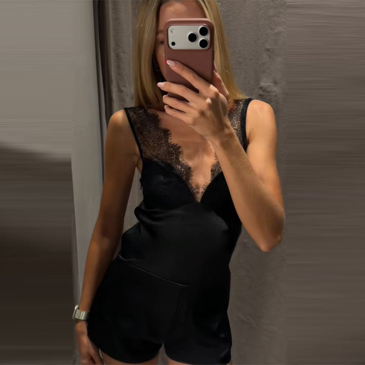 Dame Satin-Cami-Top med fin blonde og justerbare stropper Skjora