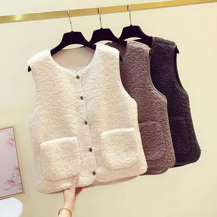 Damer teddy fleece vest med praktiske lommer og knaplukning Skjora