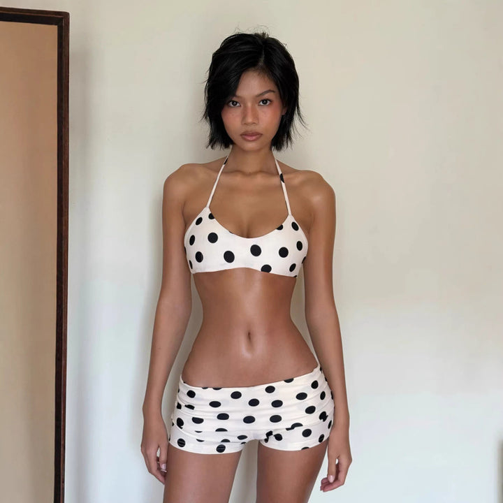 Dame bikinit-sett med leken prikkedesign og elegante bånd