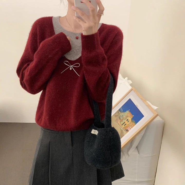 Kvinnesweater med elegant V-hals og premium sløyfeapplikasjon Skjora