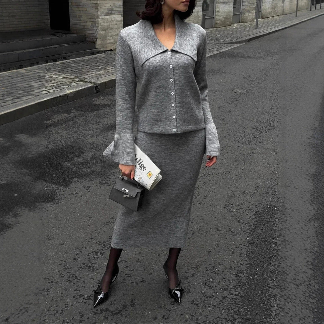 Kvinners strikkesett med elegante knappedetaljer og vid skjorte Skjora