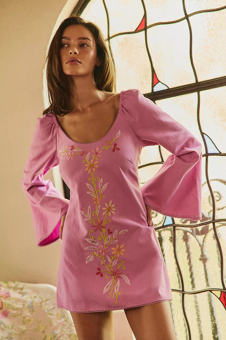 Damen Blusenkleid mit floralen Stickereien und weit ausgestellten Ärmeln Skjora