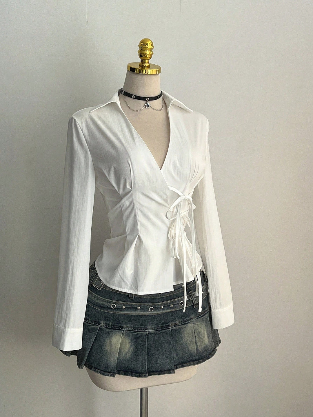 Damer Elegant omslagsbluse med fine volangdetaljer Skjora