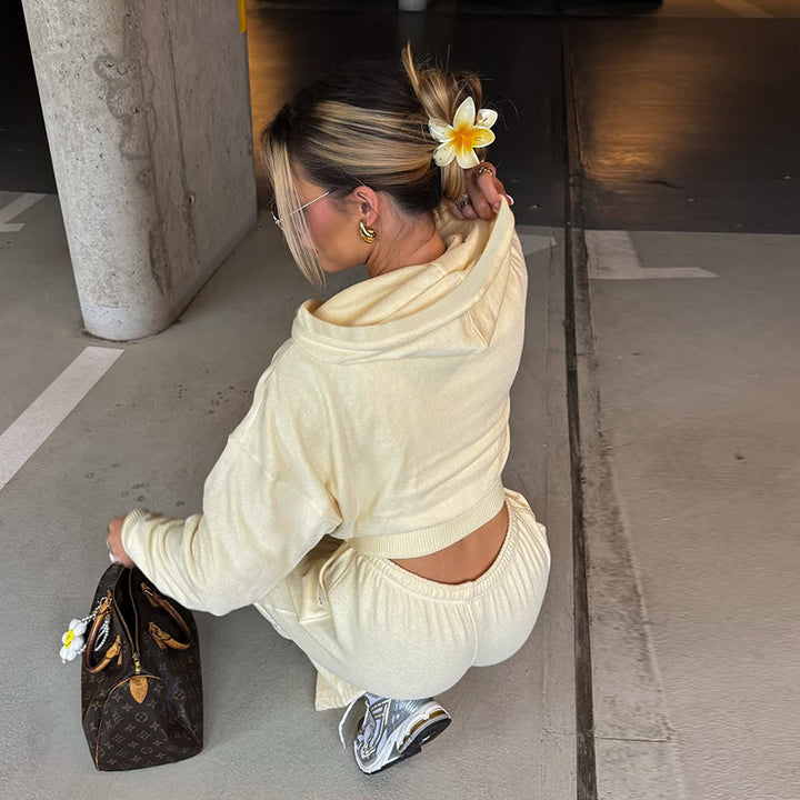 Dame avslappet sportklær-sett med cropped topp og behagelige shorts Skjora