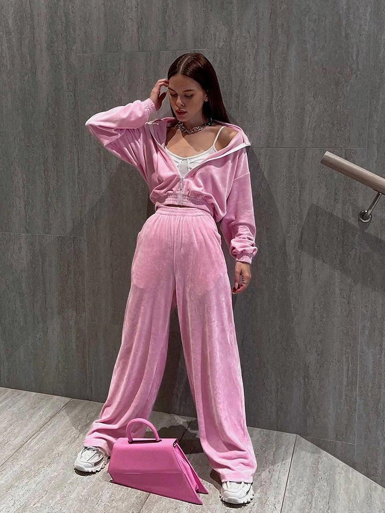 Kvinnes moteriktige velour sportdress med halv glidelås og elastiske mansjetter Skjora