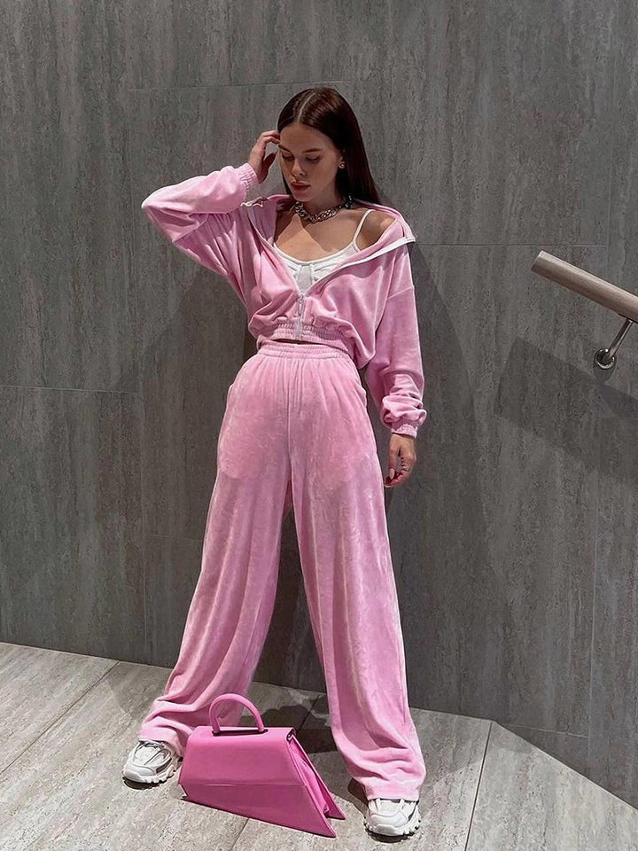 Kvinnes moteriktige velour sportdress med halv glidelås og elastiske mansjetter Skjora