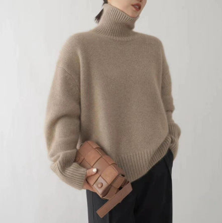 Kvinnes cashmere rullehalsgenser med løs passform og elegant tekstur Skjora