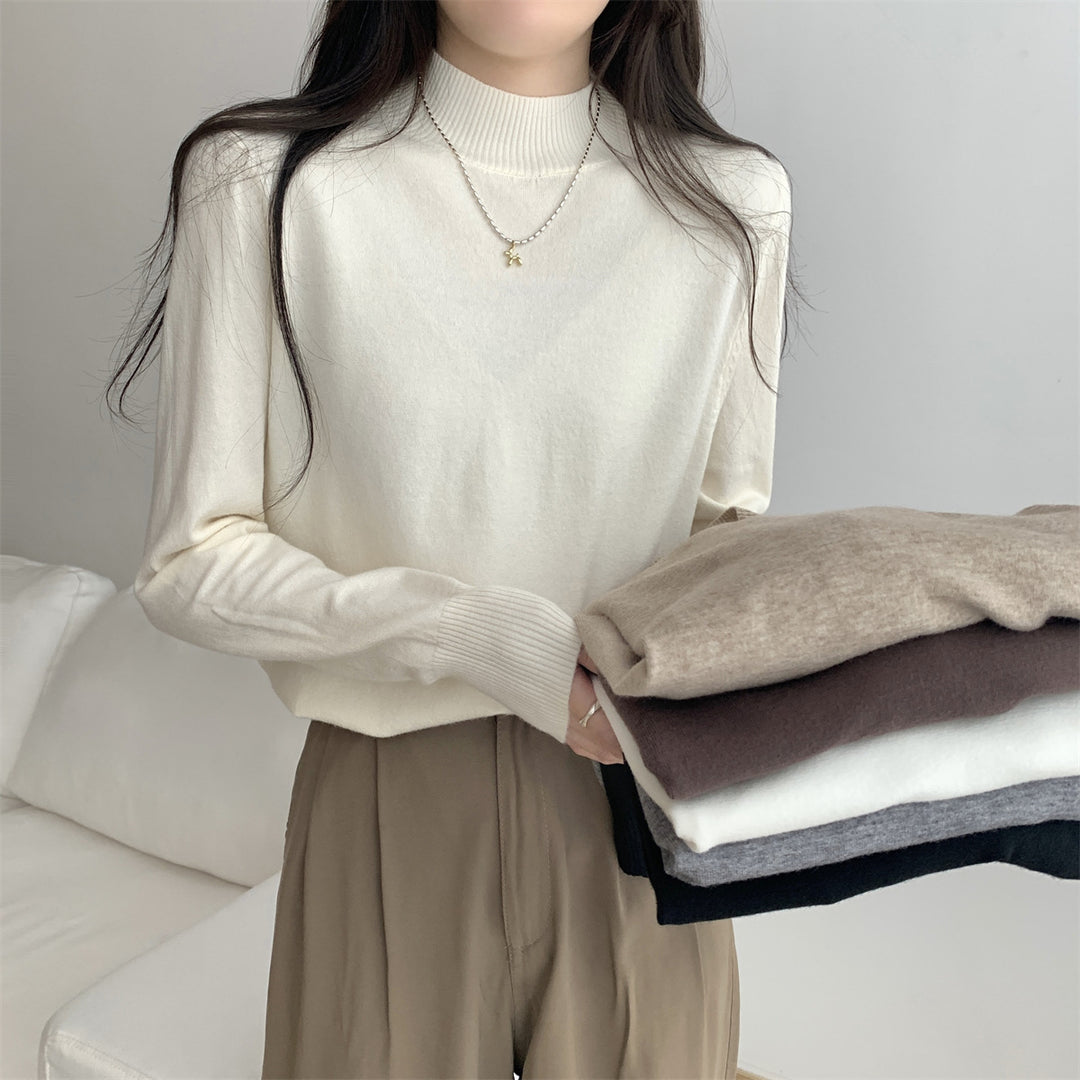 Women's fine-knit sweater with a modern stand-up collar and a relaxed fit Skjora