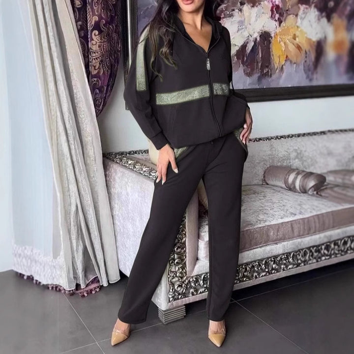 Women's relaxed tracksuit set with a stylish cut and practical pockets Skjora