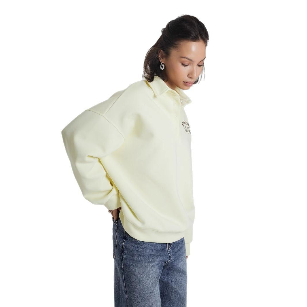 Kvinnes uformelle polo genser med en uformell passform og kontrasterende detaljer Skjora