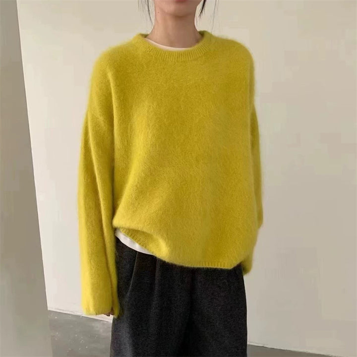 Kvinners fluffy genser med oversized snitt laget av mohairull Skjora