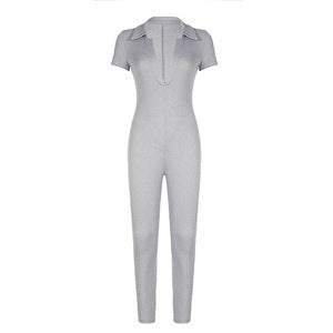 Damer figurvennende jumpsuit med krage og kort erme Skjora