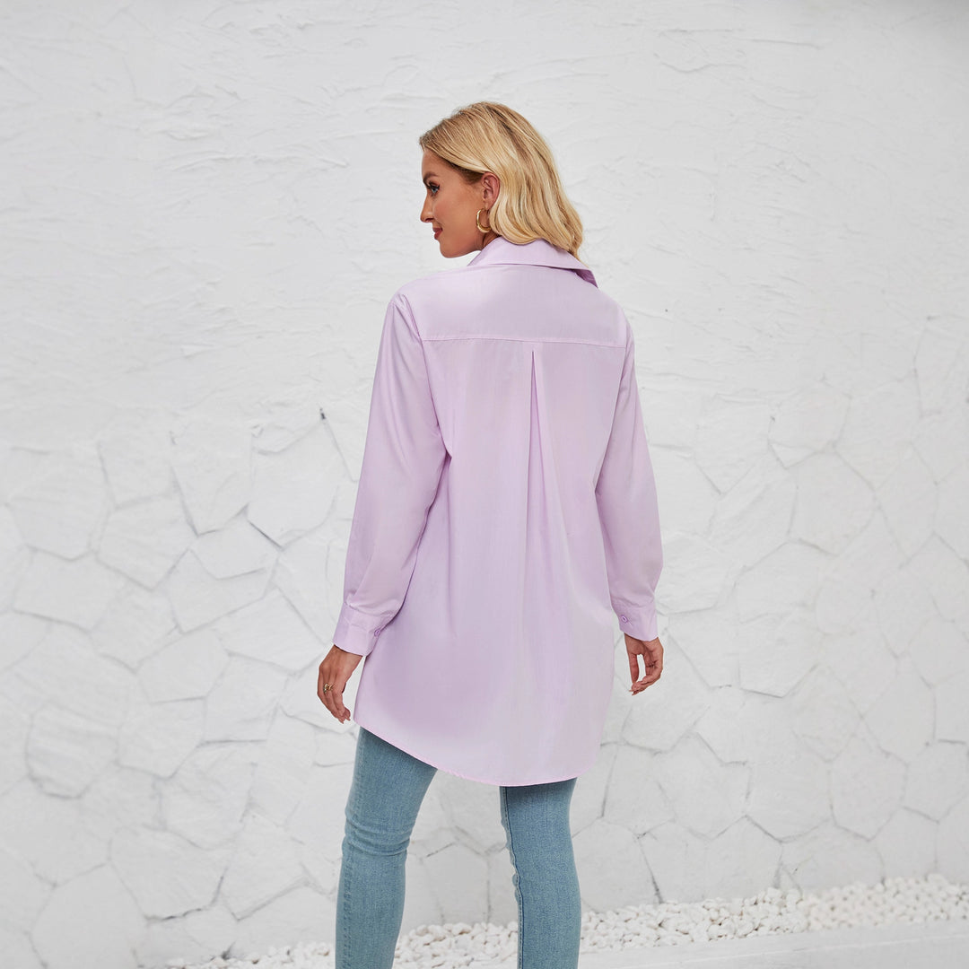 Kvinne skjorte bluse med en elegant oversized passform og klassiske knappdetaljer Skjora