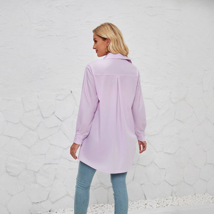 Kvinne skjorte bluse med en elegant oversized passform og klassiske knappdetaljer Skjora
