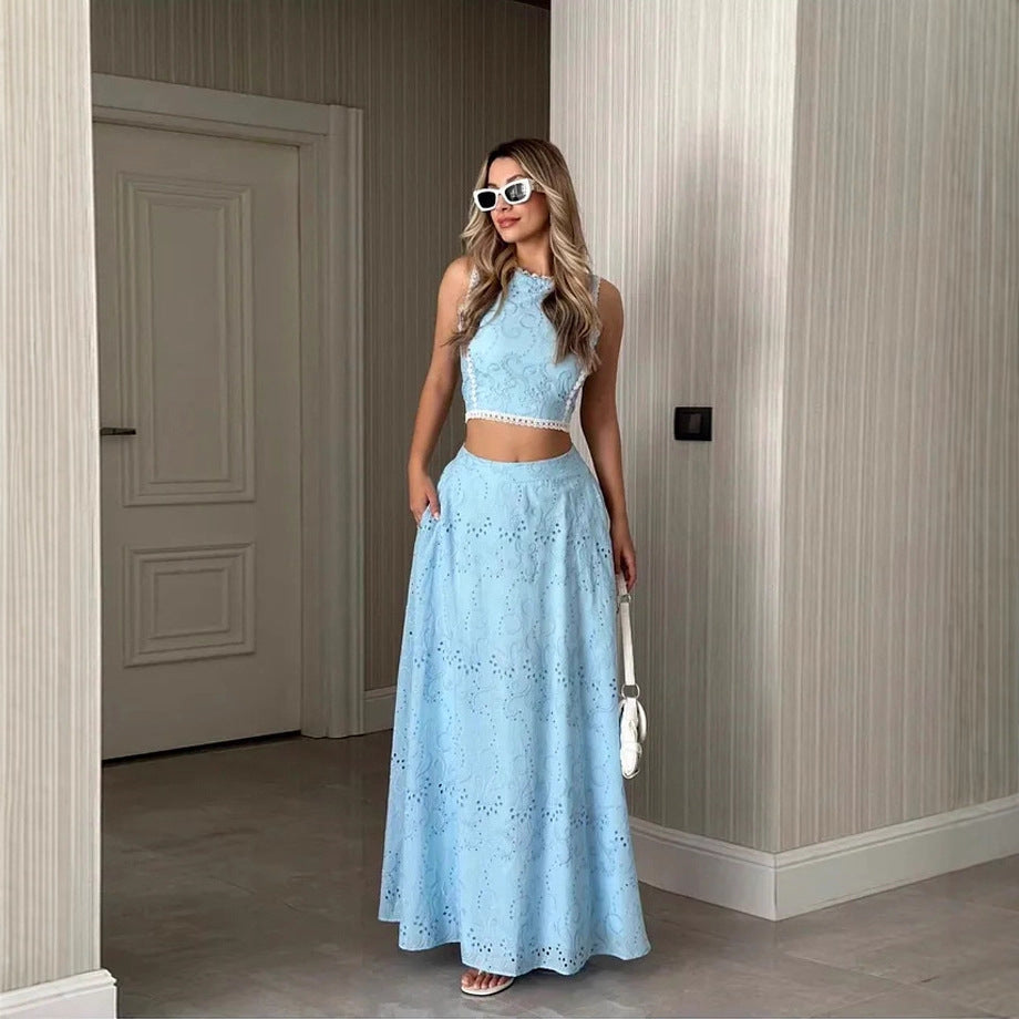 Kvinnenes maxikjole med delikat hullbroderimønster og trendy crop top Skjora