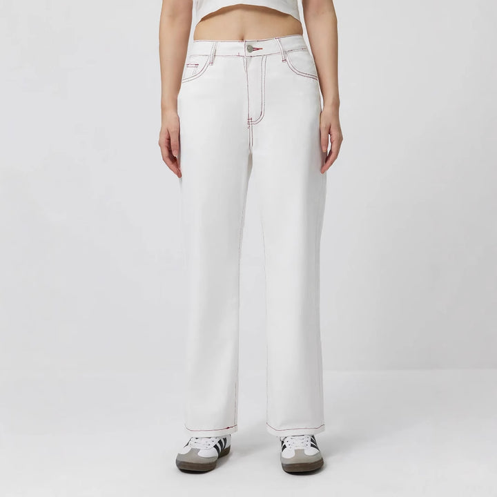 Kvinnelige elegante jeans med fruktig broderi Skjora