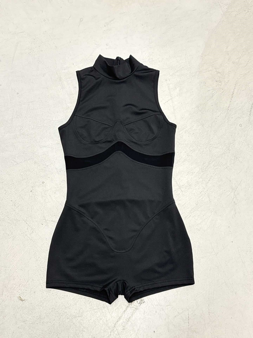 Dame Sporty body med høy krage og innovative kompresjonsdetaljer Skjora