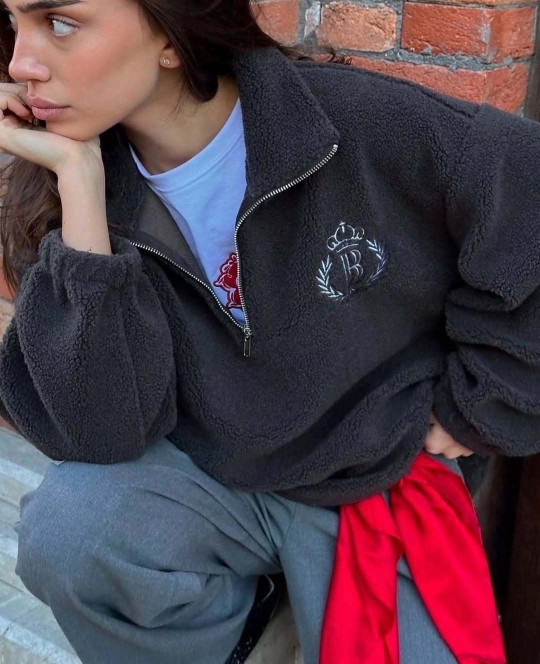 Dame oversized fleece genser med glidelås og brodert logo Skjora