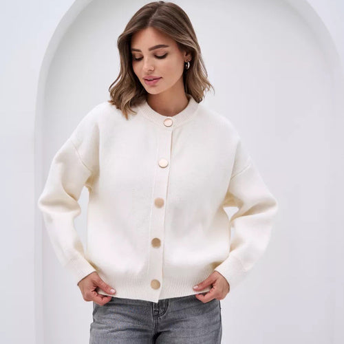 Kvinnens fashionable strikket cardigan med knappdetaljer og mykt materiale Skjora