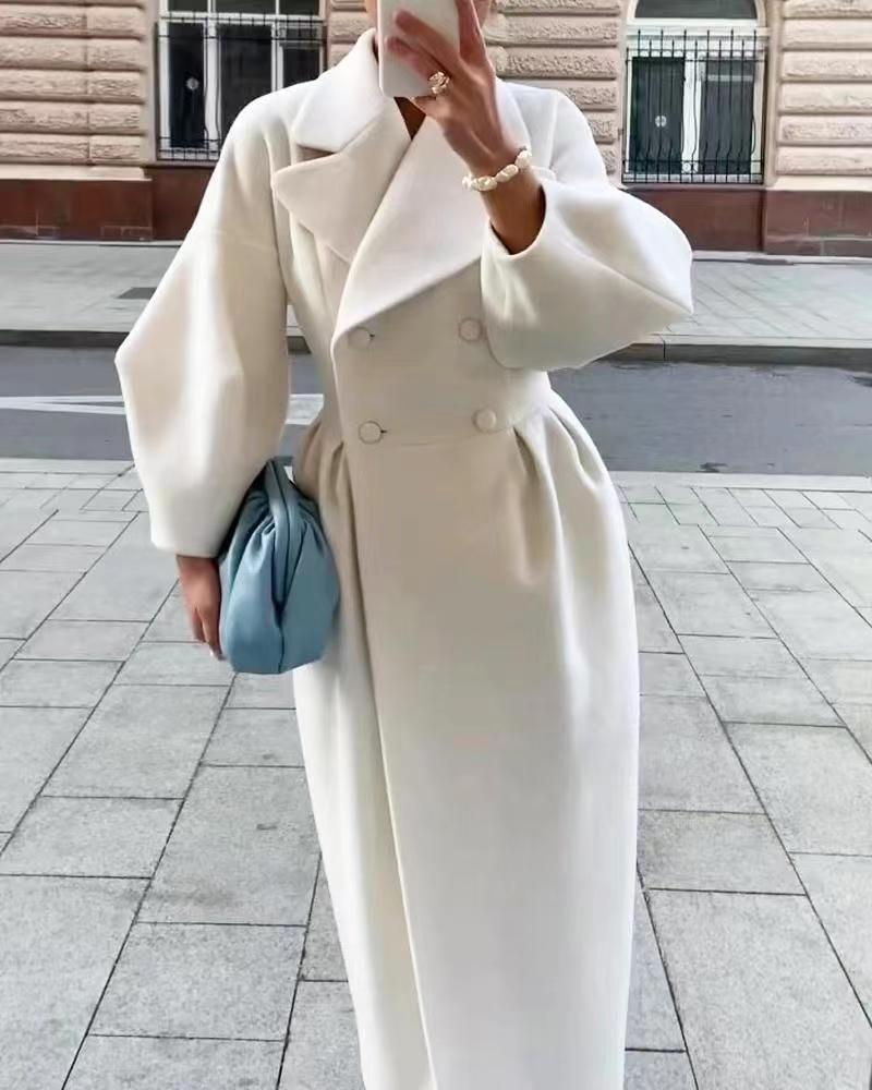 Kvinne Elegant Trenchcoat med Skreddersydd Passform og Sidesplit Skjora