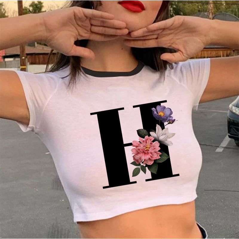 Dame cropped T-skjorte med blomstrede initialdesign Skjora