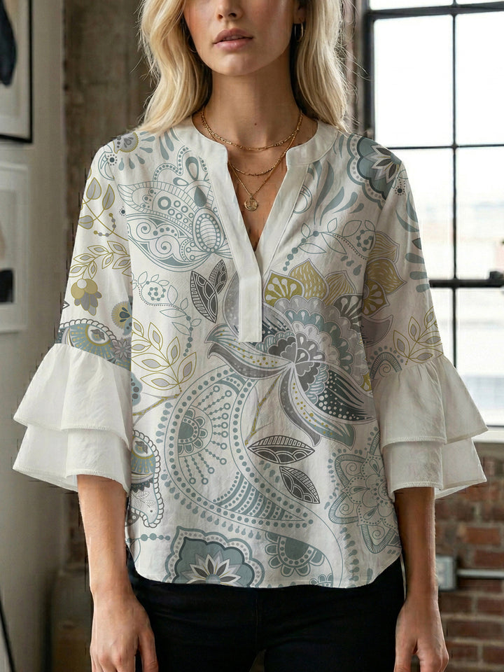Damebluse med voluminøse puffermer og kreativt blomstermønster Skjora