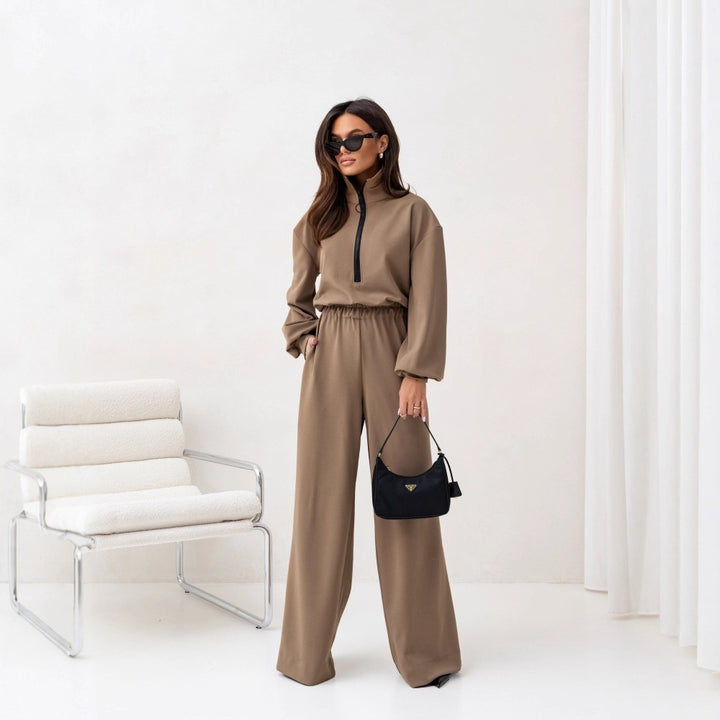 Damer sporty jumpsuit med høy krage og moderne glidelås Skjora