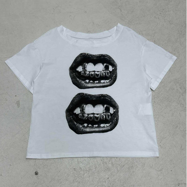 Dame casual T-skjorte med glitrende krossdesign og romslig U-hals Skjora