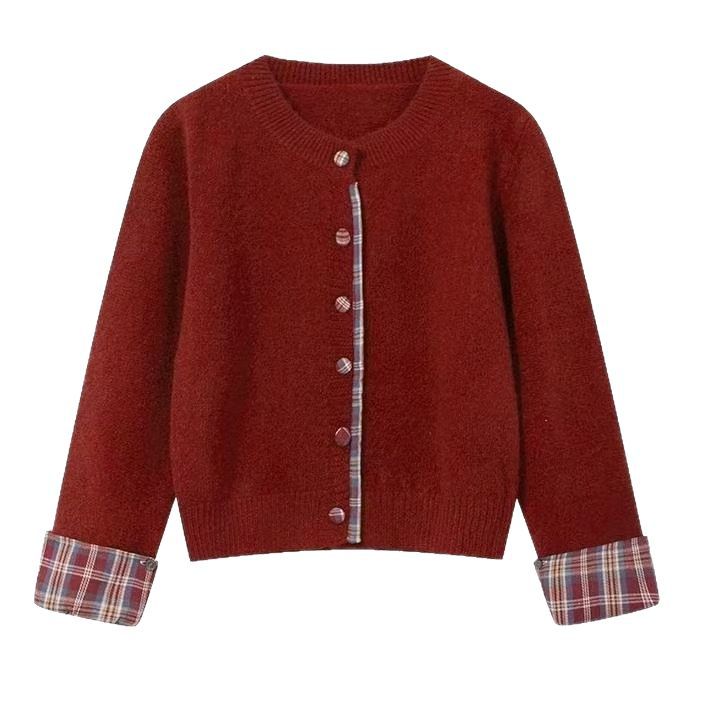 Kvinnens fashionable cardigan med sjakkmønster og praktiske knapper Skjora