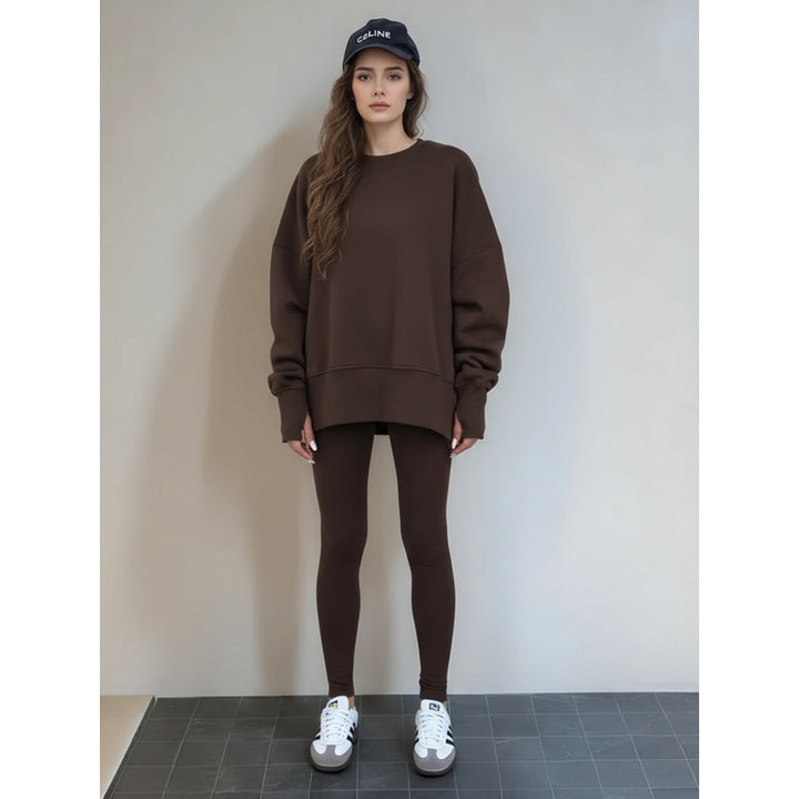 Komfortabelt treningstøy for kvinner med romslig genser og tettsittende leggings Skjora
