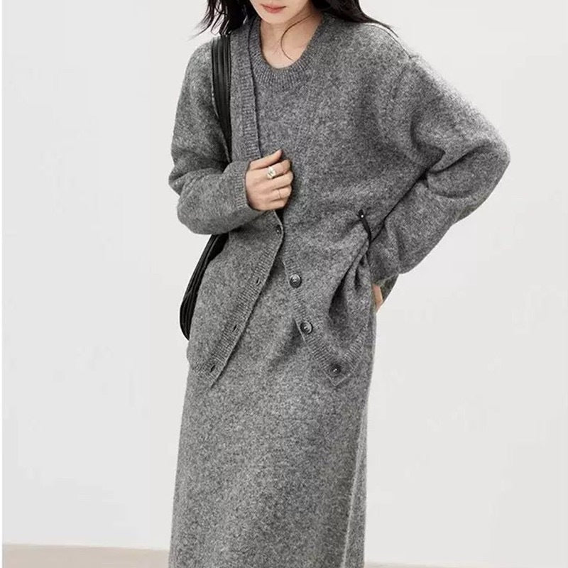 Dame cardigan med dyp V-hals og mykt materiale Skjora