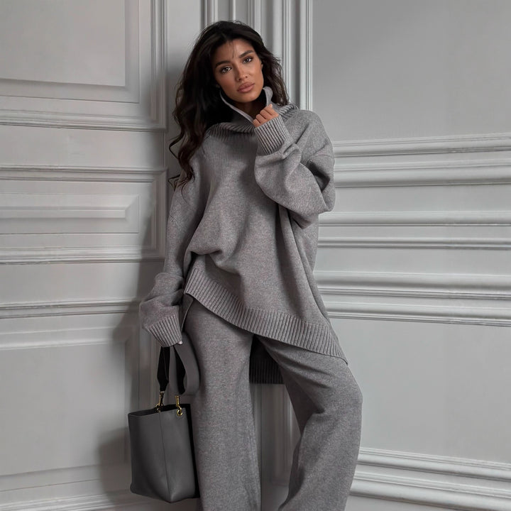 Kvinnelig oversized strikkegenser med høy krage og loose cut bukser Skjora