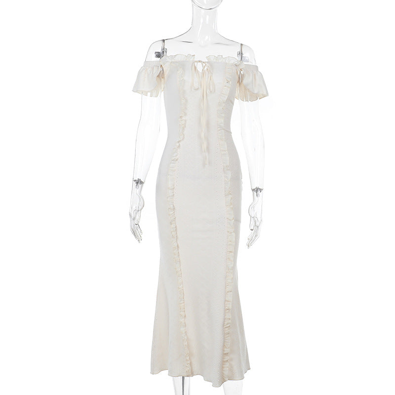 Dame off-shoulder maxikjole med ruffles detaljer og belte silhuett Skjora